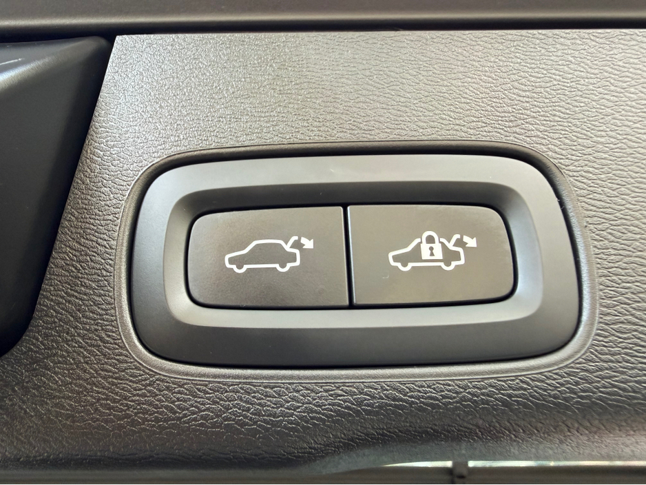 2023 Volvo XC60 ***SOLD***PLUS DARK T6 RECHARGE AWD//GREAT SPEC//LOVELY COLOUR COMBINATION//PANORAMIC ROOF//SIMI AND AA DEALER