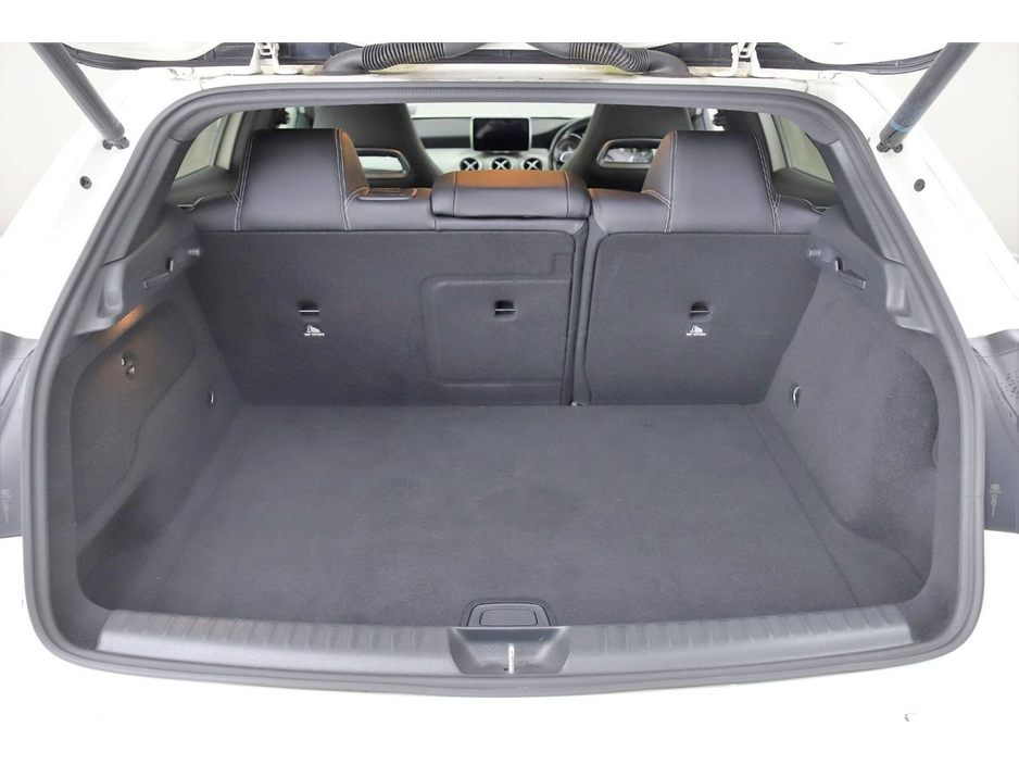 2016 Mercedes-Benz GLA Class GLA 180 *HALF LEATHER*REVERSE CAM*PARK SENSORS* €18,890