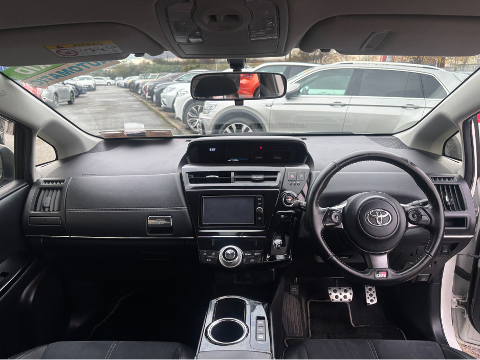 2018 Toyota Prius Alpha GR SPORT 7 SEATER AUTOMATIC HYBRID 1.8 PETROL //REVERSE CAMERA//KEYLESS ENTRY//HALF LEATHER GR SEATS// €23,950