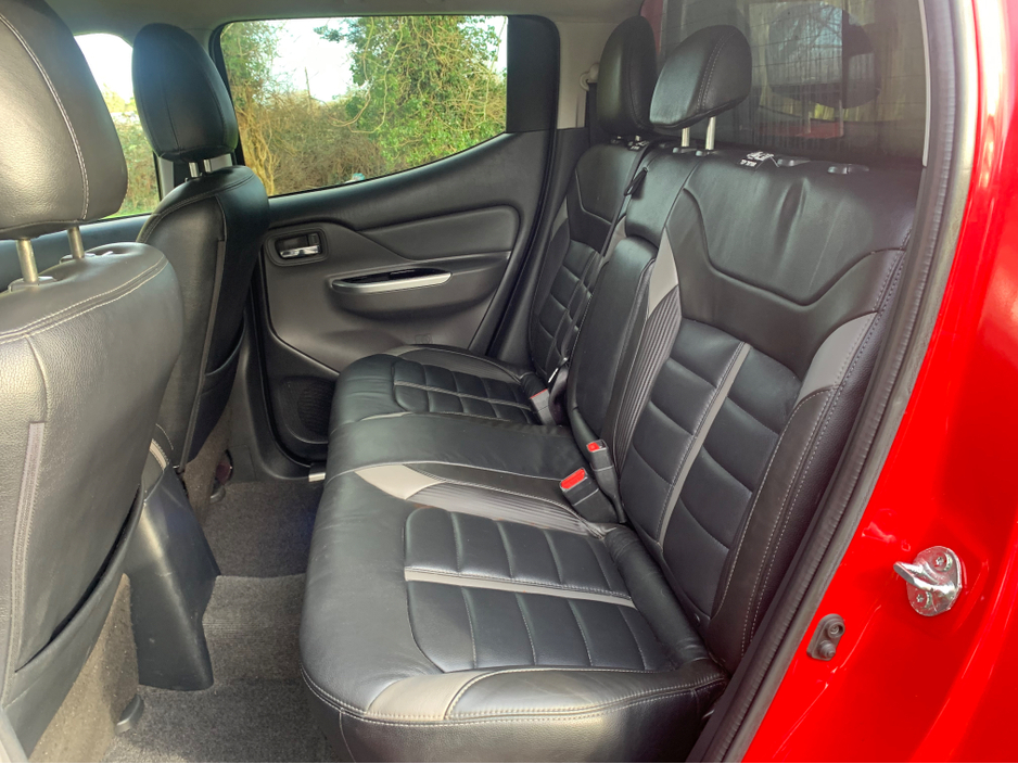 2015 Mitsubishi L200 DID BARBARIAN DCB 4DR 2.5 CR 4WORK €15,995