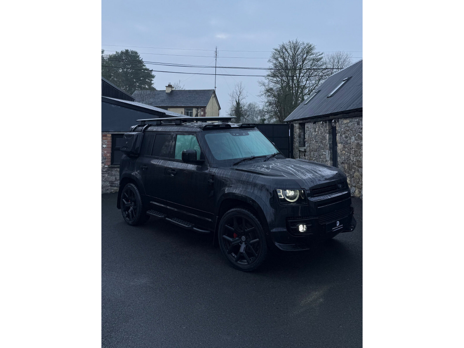 2021 Land Rover Defender  €63,995