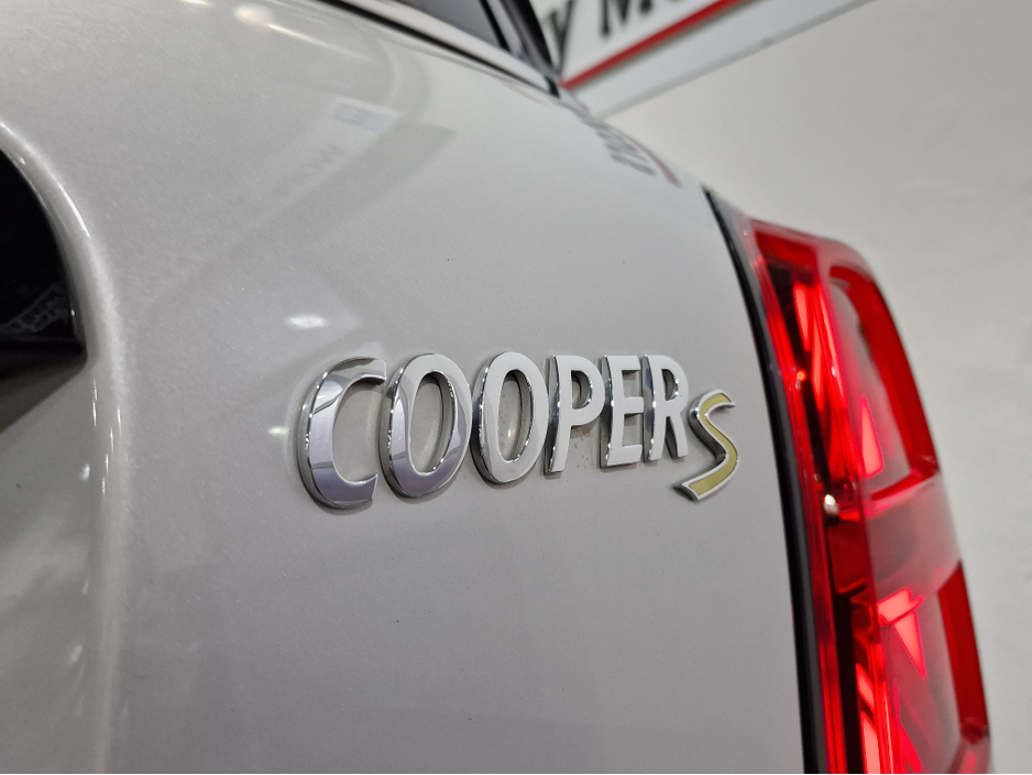 2021 MINI Countryman SE ALL4 EXCLUSIVE (PLUG IN HYBRID) AUTOMATIC **ONE OWNER / HUGE SPEC / APPLE CARPLAY / CRUISE CONTROL / FULL BLACK LEATHER / HEATED FRONT SEATS / REVERSE CAMERA / REAR TINTED GLASS / SAT NAV** €27,900