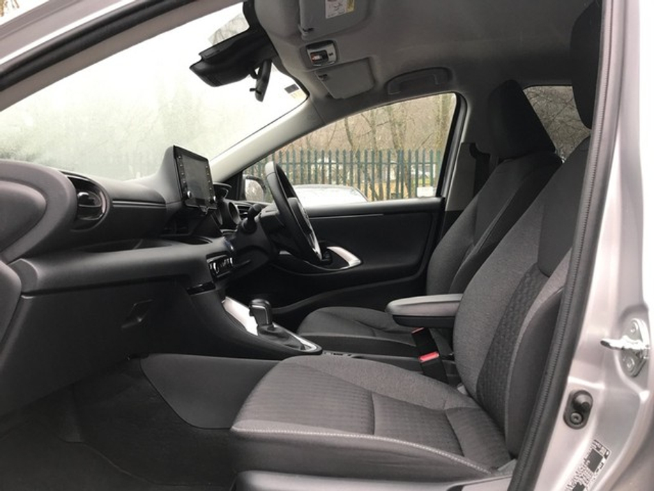 2023 Toyota Yaris 1.5 HYBRID L/SPORT - GRANDONS €23,995