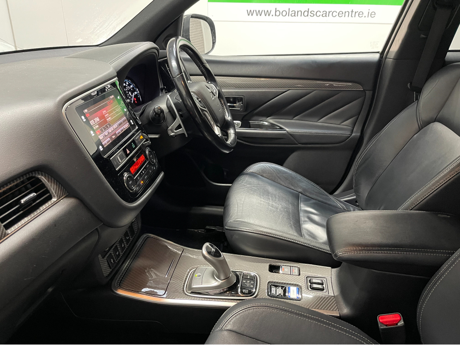 2018 Mitsubishi Outlander HYBRID 2.4 PHEV 4H AUTOMATIC 5DR MODEL  www.bolandscarcentre.ie €19,900