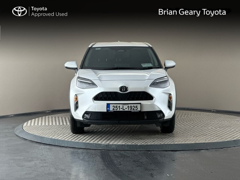 2025 Toyota Yaris Cross Luna Hybrid *Pearl White* €30,950