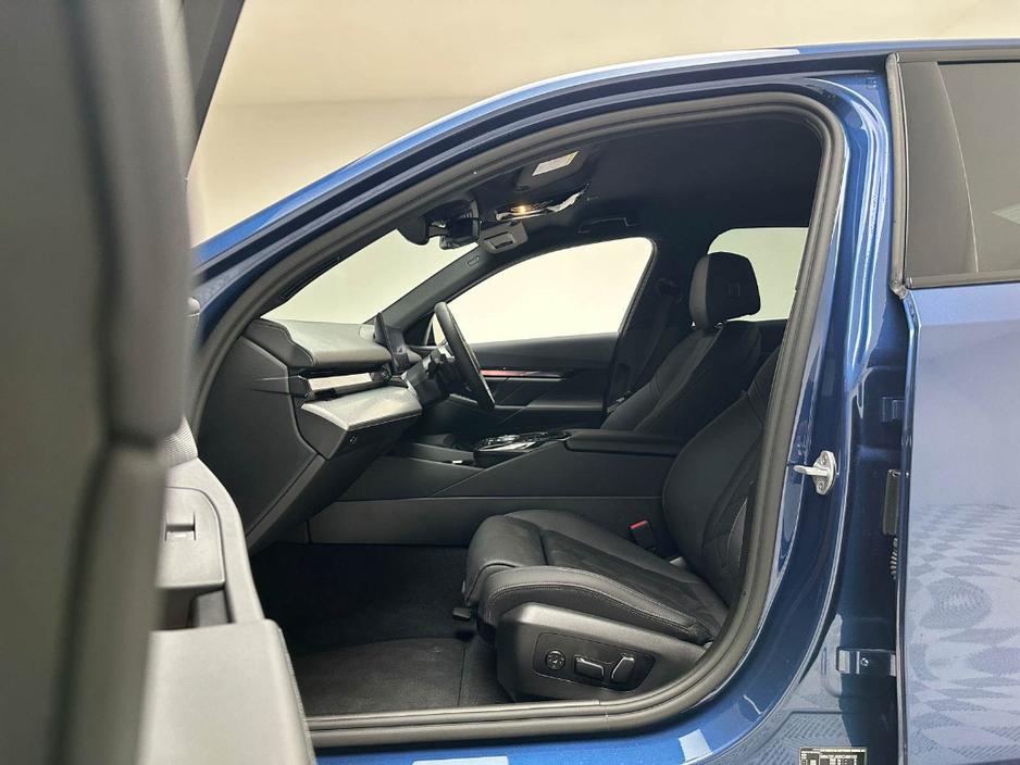 2025 BMW 5 Series 530E M SPORT €66,990