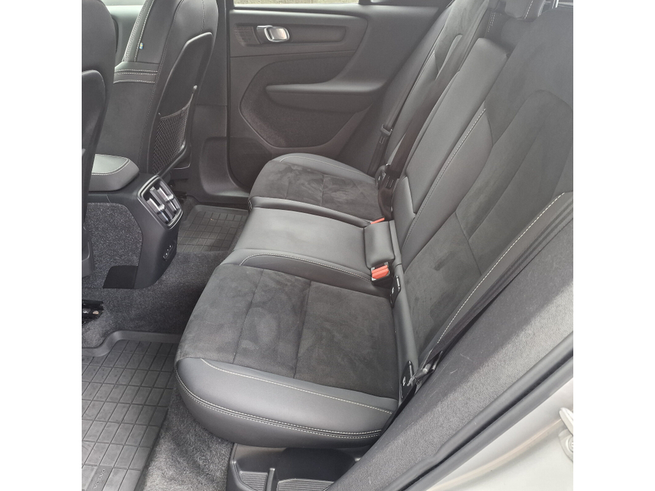 2023 Volvo XC40  €34,950