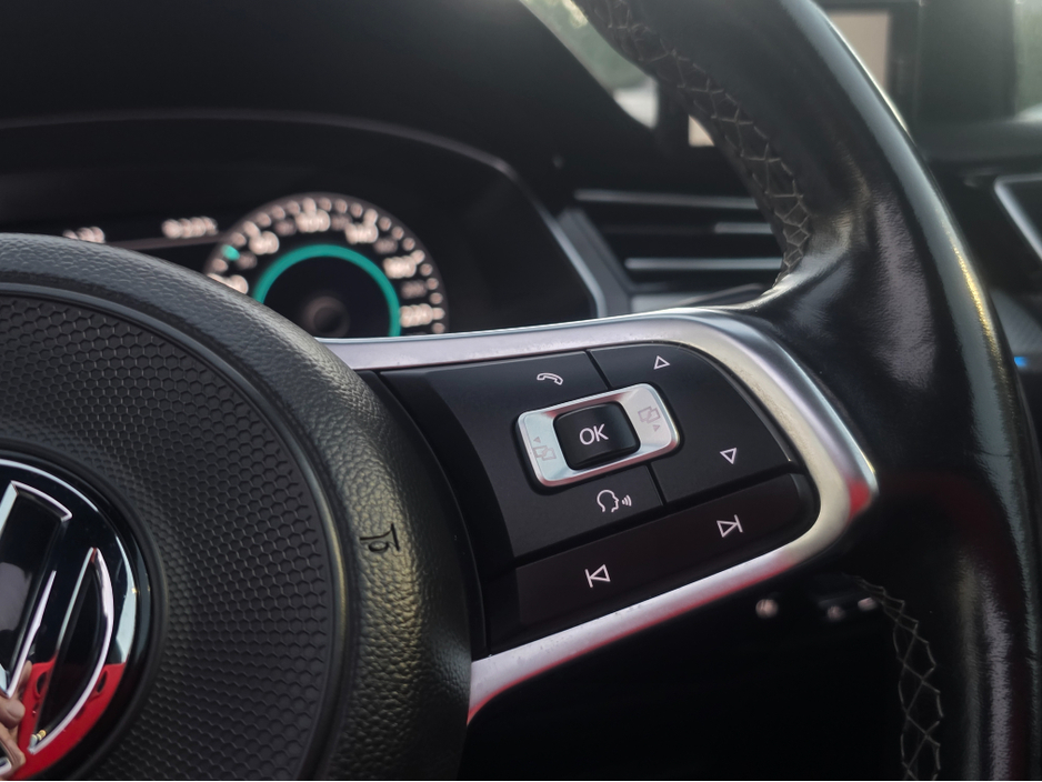 2018 Volkswagen Arteon 2.0 TSI R-LINE PANORAMIC SUNROOF 4MOTION 280BHP VIRTUALDASH FULL LEATHER HEATED ELECTRIC SEATS SAT NAV CARPLAY ANDROID AUTO BLIND SPORT PARKING SENSORS SELF PARKING ASSIST 360 CAMERA €28,950