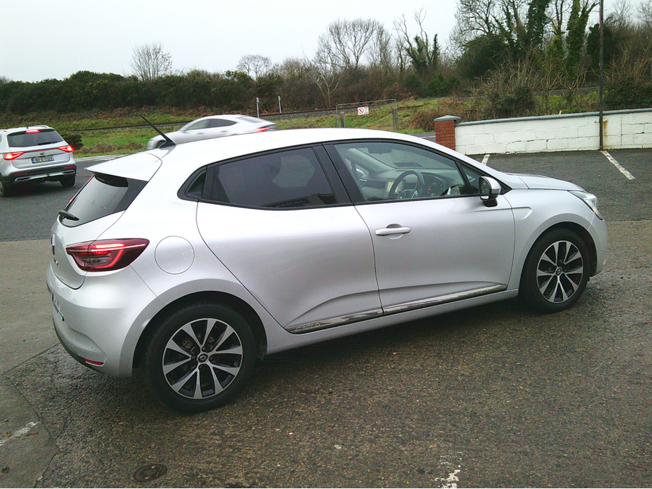 2020 Renault Clio NEW NCT 2028,  SAT./NAV., CRUISE, €180 TAX. ICONIC, LOW KMS. €12,999