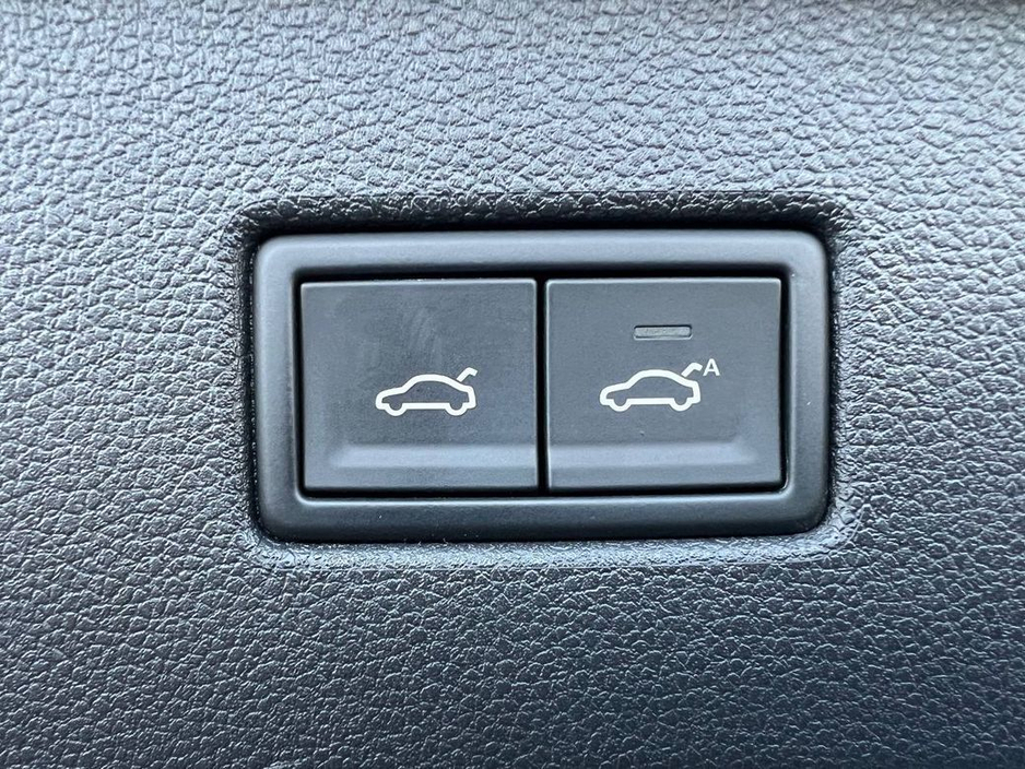 2020 Volkswagen Tiguan HIGHLINE 4MOTION 2.0 TDI // OPENING PAN ROOF // DIAMOND CUT ALLOYS // LEATHER HEATED SEATS €32,950