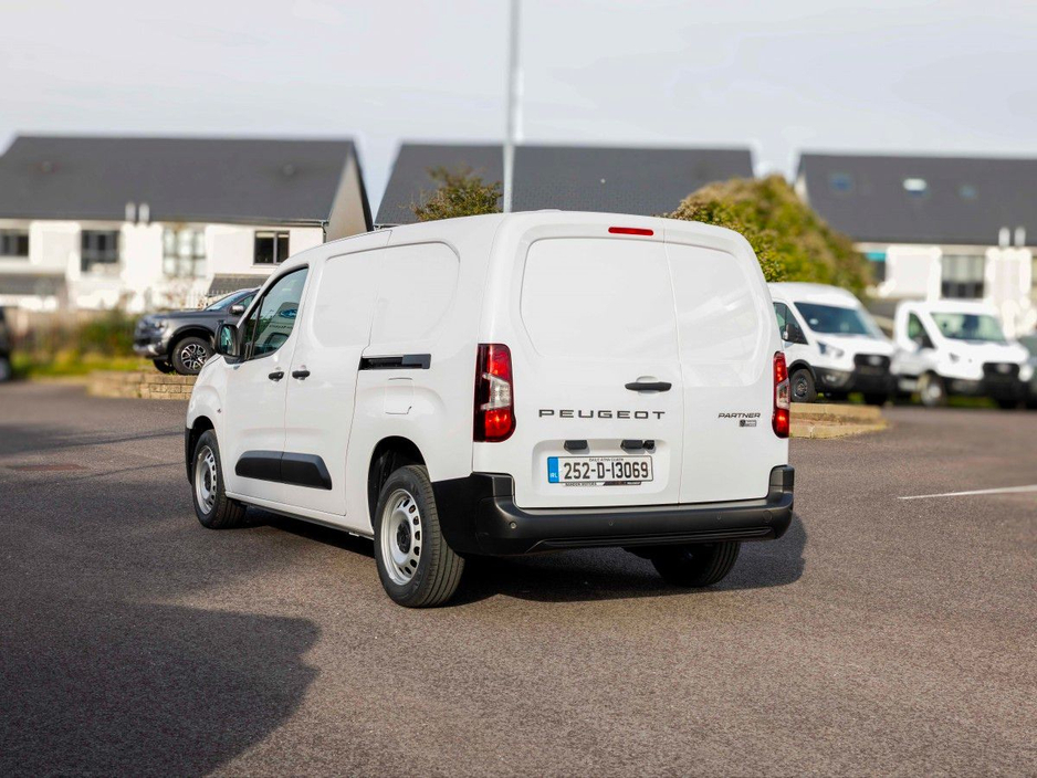2025 Peugeot Partner PARTNER PROF PLUS 1.5 HDI 100 €22,725