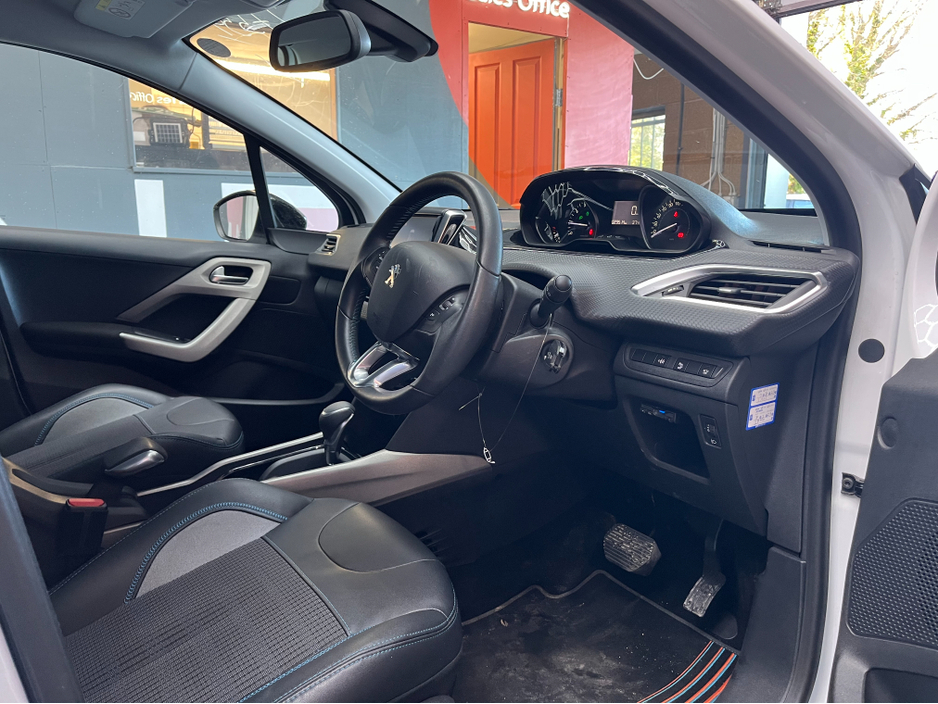 2016 Peugeot 2008 2016 PEUGEOT 2008 AUTOMATIC 4 CROSS CITY 1.2 AUTOMATIC / HEATED SEATS / PARKING SENSORS €11,950