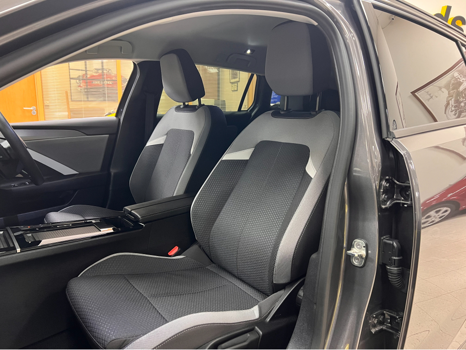 2024 Opel Astra As New (242) AUTOMATIC DIESEL Sports Tourer ELEGANCE As New Tint Kms Superb Value www.bolands.ie Est.1955 €30,750