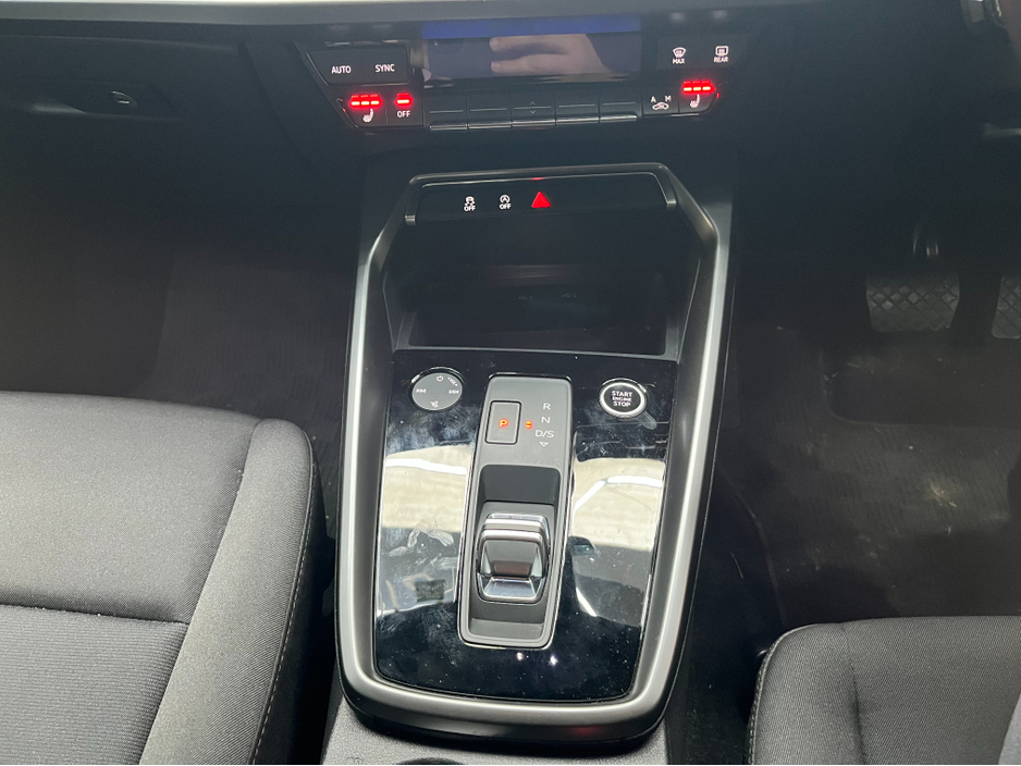 2023 Audi A3 2023 AUDI A3 SPORTBACK 30TFSI 1.0 AUTOMATIC / CRUISE CONTROL / REVERSE CAMERA / HEATED SEATS / PADDLE SHIFTERS