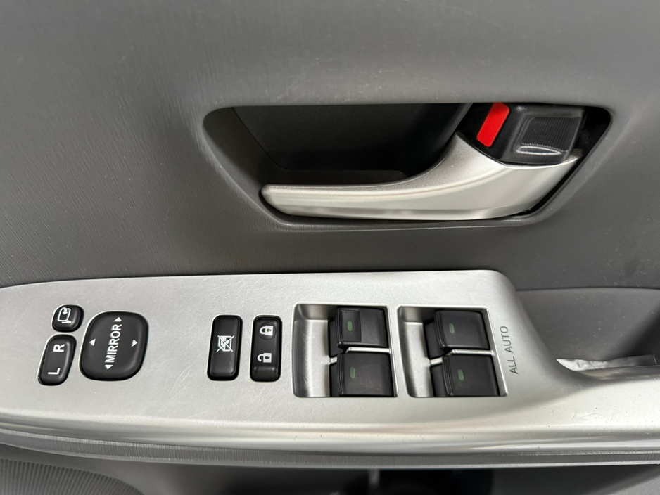 2013 Toyota Prius  €12,490