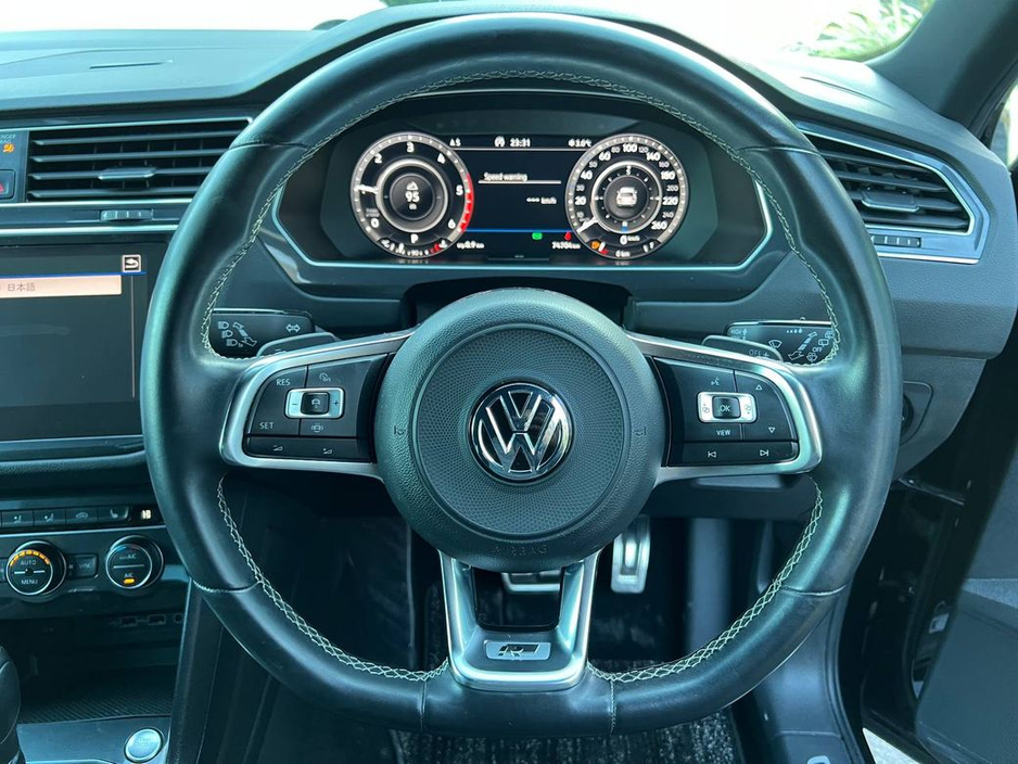 2018 Volkswagen Tiguan R-LINE 2.0 TDI 4MOTION // BLACK EDITION // HEADS-UP DISPLAY // 360 SURROUND PARKING CAMERAS €28,950