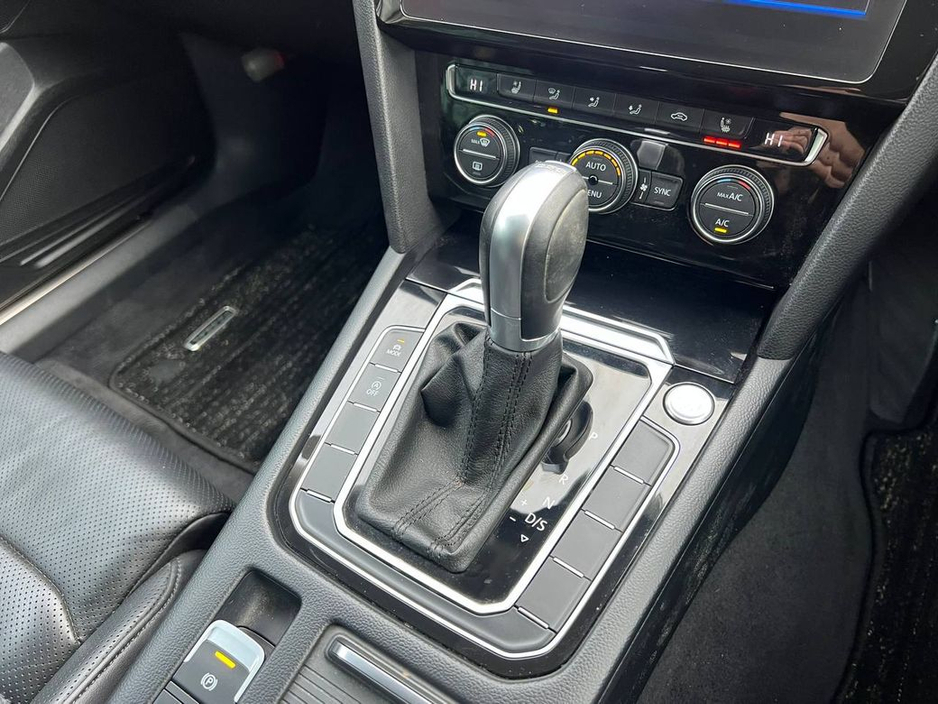 2018 Volkswagen Passat VARIANT HIGHLINE 2.0 TDI * BIG SPEC * // LEATHER POWERED HEATED COOLED SEATS // DRIVER MASSAGE SEAT // 360 PARKING CAMERAS €21,950