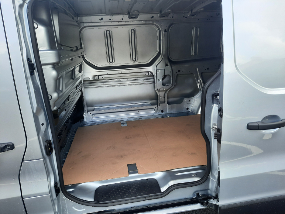 2025 Nissan Primastar SV130BHP LWB