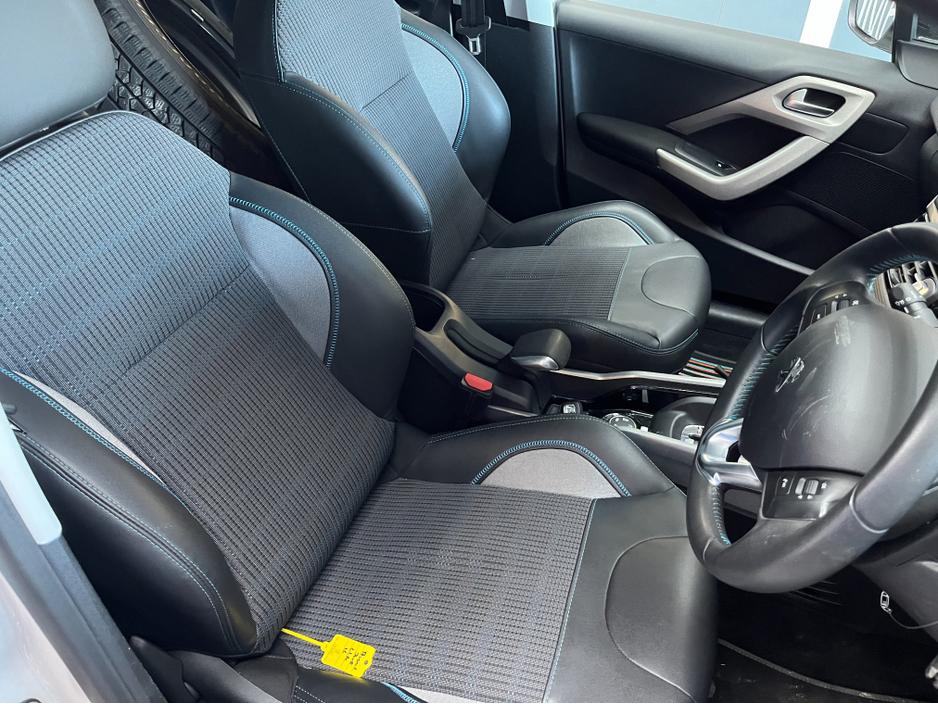 2016 Peugeot 2008 2016 PEUGEOT 2008 AUTOMATIC 4 CROSS CITY 1.2 AUTOMATIC / HEATED SEATS / PARKING SENSORS €11,950