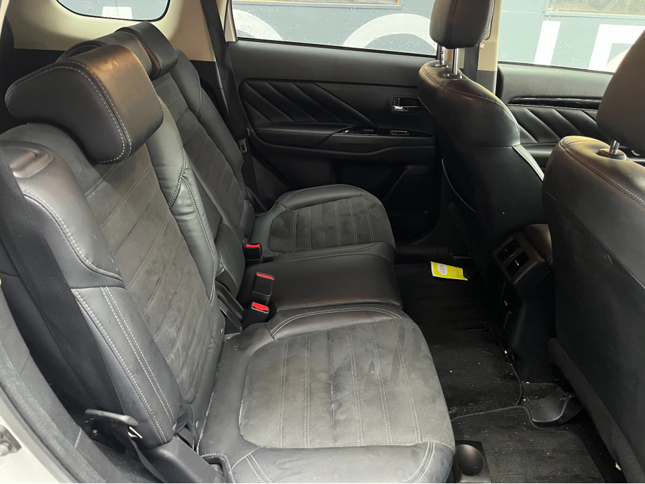 2020 Mitsubishi Outlander €24950! 2020 MITSUBISHI OUTLANDER PHEV G 2.4 AUTOMATIC / CRUISE CONTROL / 360° PARKING CAMERA / PADDLE SHIFTERS / ELECTRIC HEATED SEATS / HEATED STEERING WHEEL €24,950