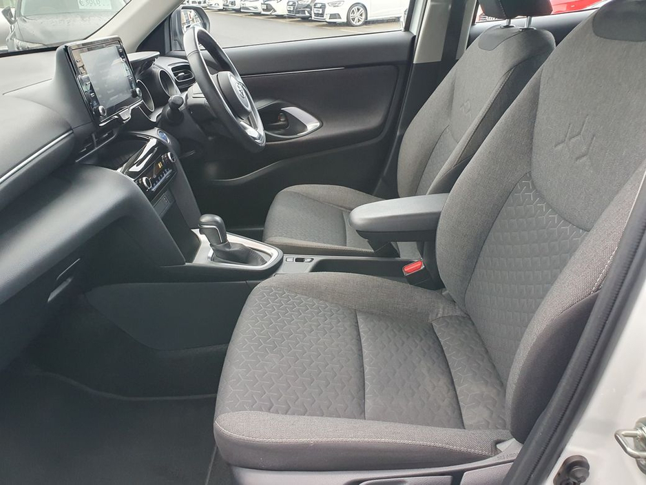 2023 Toyota Yaris Cross 1.5 HYBRID CR CROSS LUNA