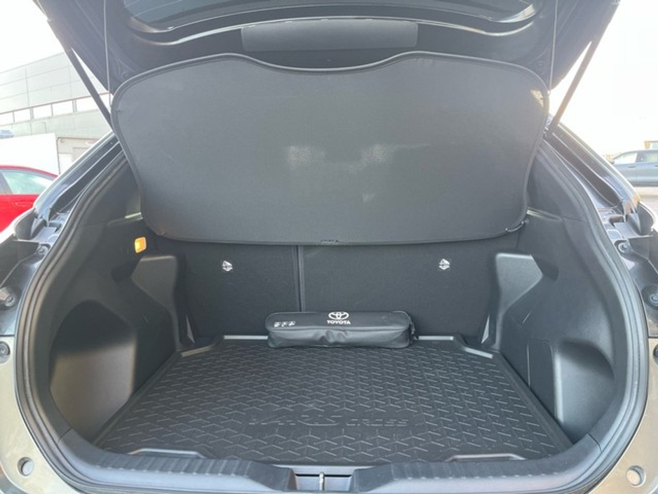 2022 Toyota Yaris Cross YARIS CROSS LUNA SPORT €26,950