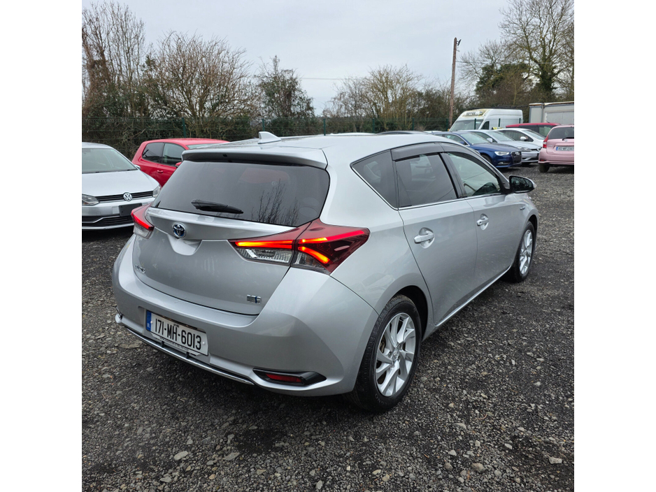 2017 Toyota Auris Hybrid €15,950