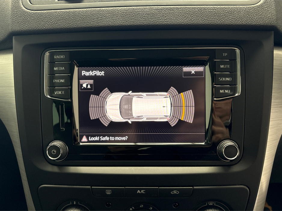 2016 Skoda Yeti OUTDOOR 2.0 TDI**TOUCHSCREEN BLUETOOTH MEDIA**MULTIFUNCTIONAL STEERING WHEEL**HEATED LEATHER SEATS**CRUISE CONTROL**PARKING SENSORS**AIR CONDTIONING**ELECTRIC WINDOWS **ISOFIX**FINANCE AVAILABLE** €11,995