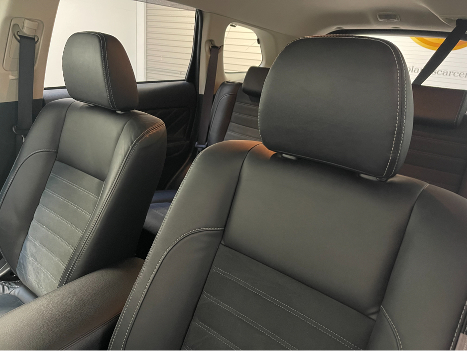 2017 Mitsubishi Outlander HYBRID 2.0 PHEV AUTOMATIC 5DR MODEL  www.bolandscarcentre.ie €17,900