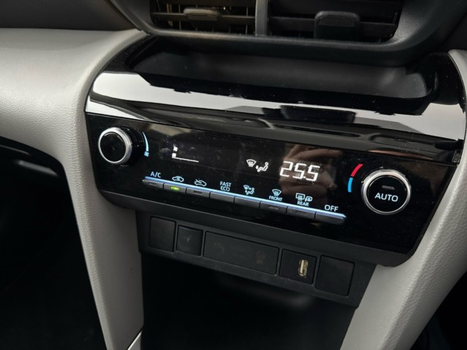 2022 Toyota Yaris Cross HYBRID LUNA €23,950