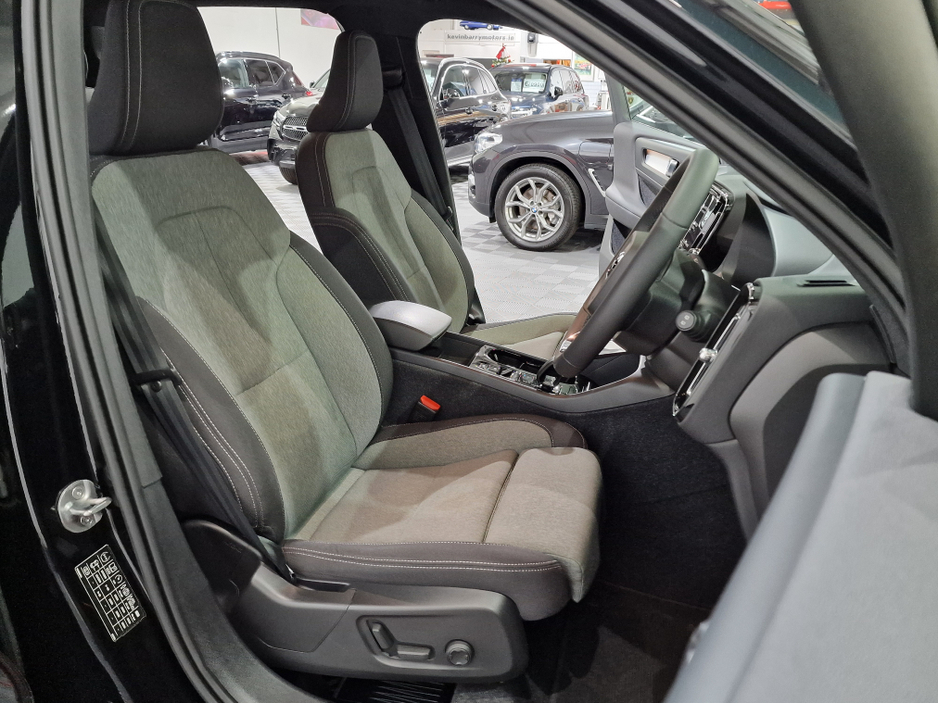 2022 Volvo XC40 T4 PLUS DARK RECHARGE AUTOMATIC **ONE OWNER / APPLE CARPLAY / BLIND SPOT ASSIST / ELECTRIC BOOTLID / HEATED FRONT & REAR SEATS / HEATED STEERING WHEEL / REVERSE CAMERA / WIRELESS PHONE CHARGING** €34,900