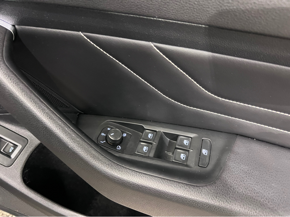 2020 Volkswagen Passat TDI SEL S-A 4DR AUTO €19,700