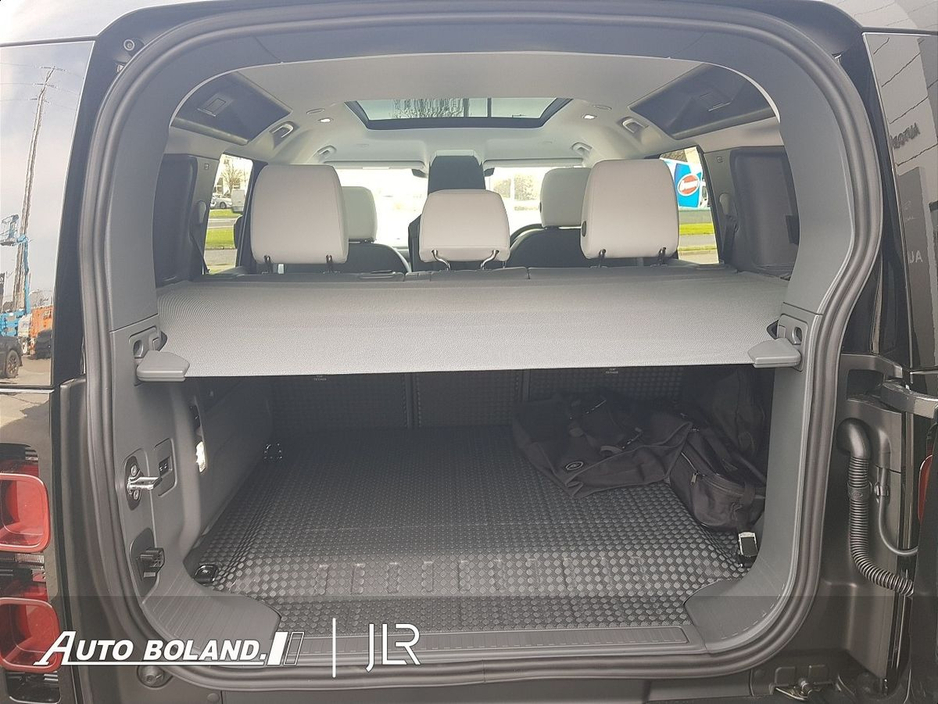 2025 Land Rover Defender 110 PHEV P300e - 6 Seat, Pan Sunroof, Towbar, Adaptive Cruise Control, Cold Climate Pack, Heated Seats €103,995