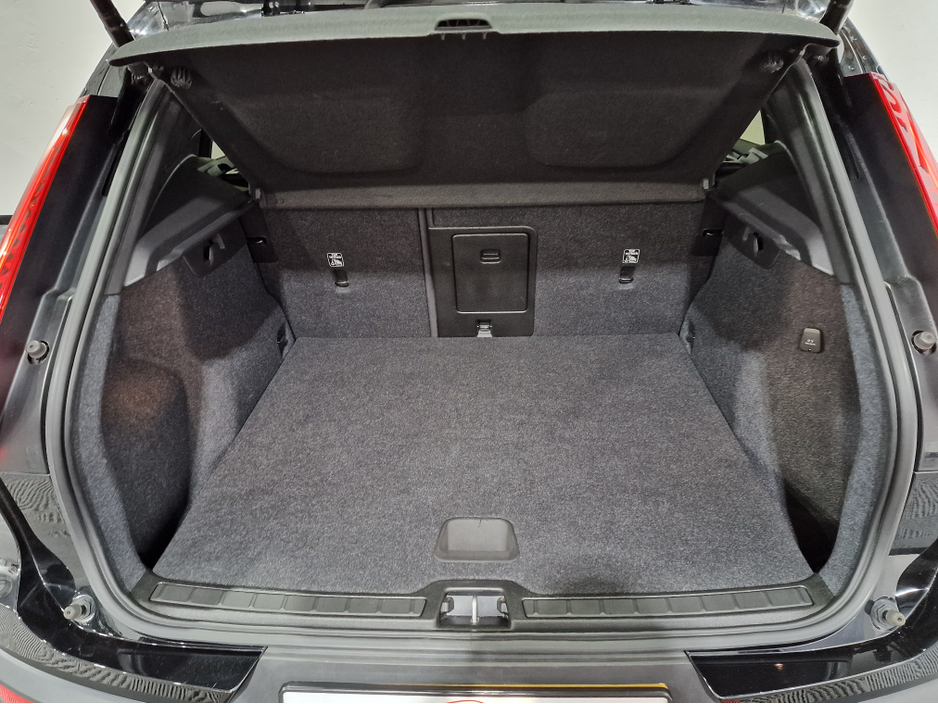 2022 Volvo XC40 T4 PLUS DARK RECHARGE AUTOMATIC **ONE OWNER / APPLE CARPLAY / BLIND SPOT ASSIST / ELECTRIC BOOTLID / HEATED FRONT & REAR SEATS / HEATED STEERING WHEEL / REVERSE CAMERA / WIRELESS PHONE CHARGING** €34,900