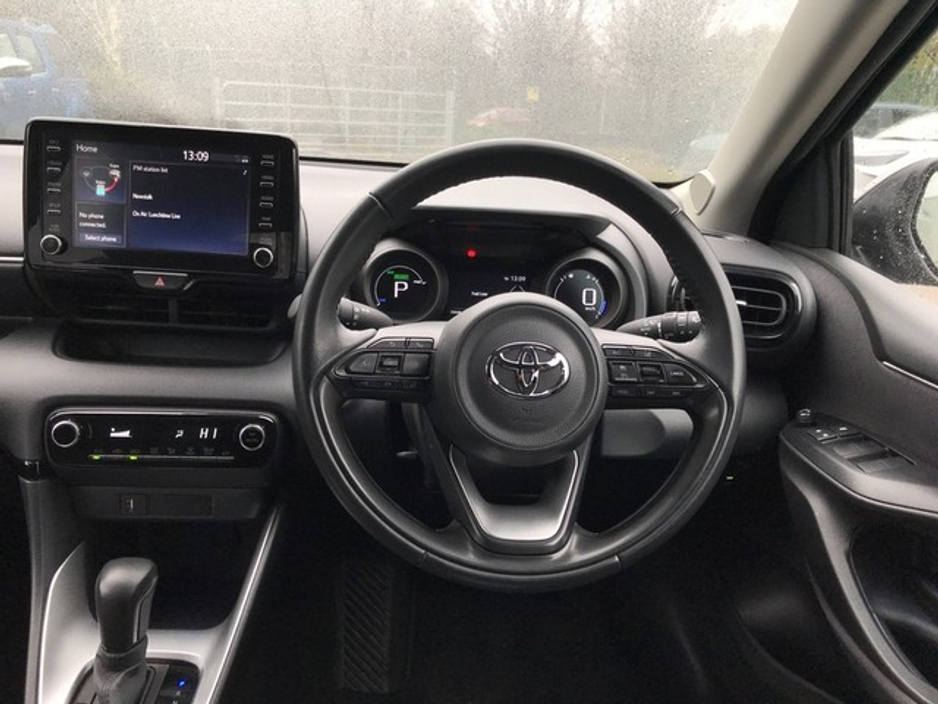 2023 Toyota Yaris 1.5 HYBRID L/SPORT - GRANDONS €23,995