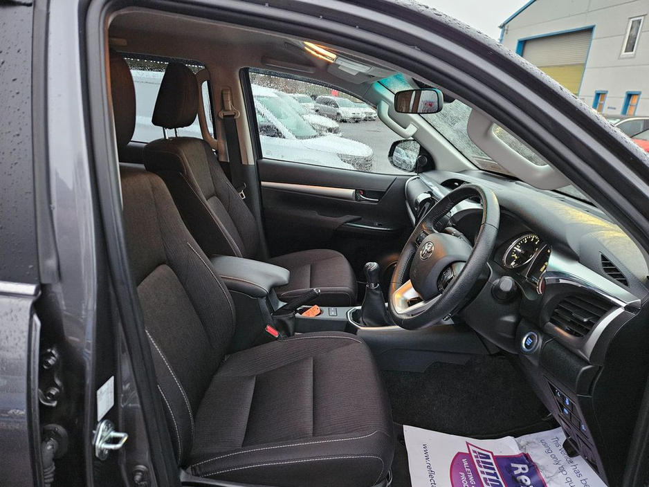 2025 Toyota Hilux 2.8 SR5 Double CAB €54,990