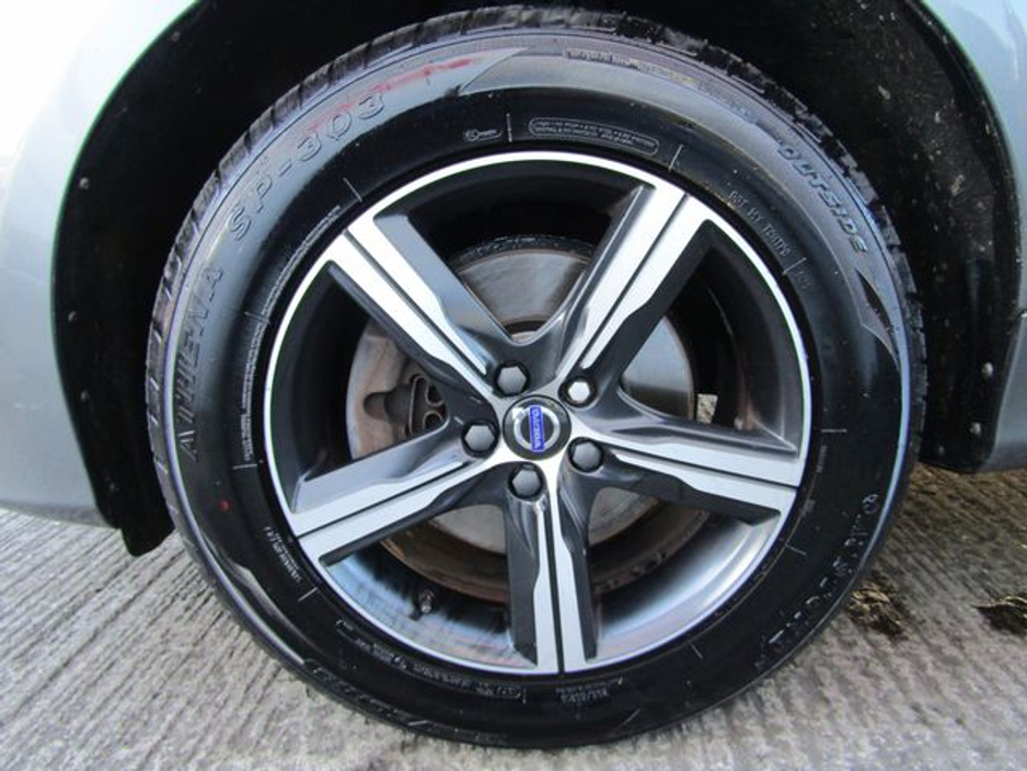 2016 Volvo XC60 2.0 D4 R-design NAV 190BHP 5DR €15,950