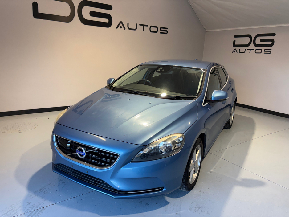 2015 Volvo V40 LOW KMS - AUTO - NEW NCT - REVERSE CAMERA €10,950