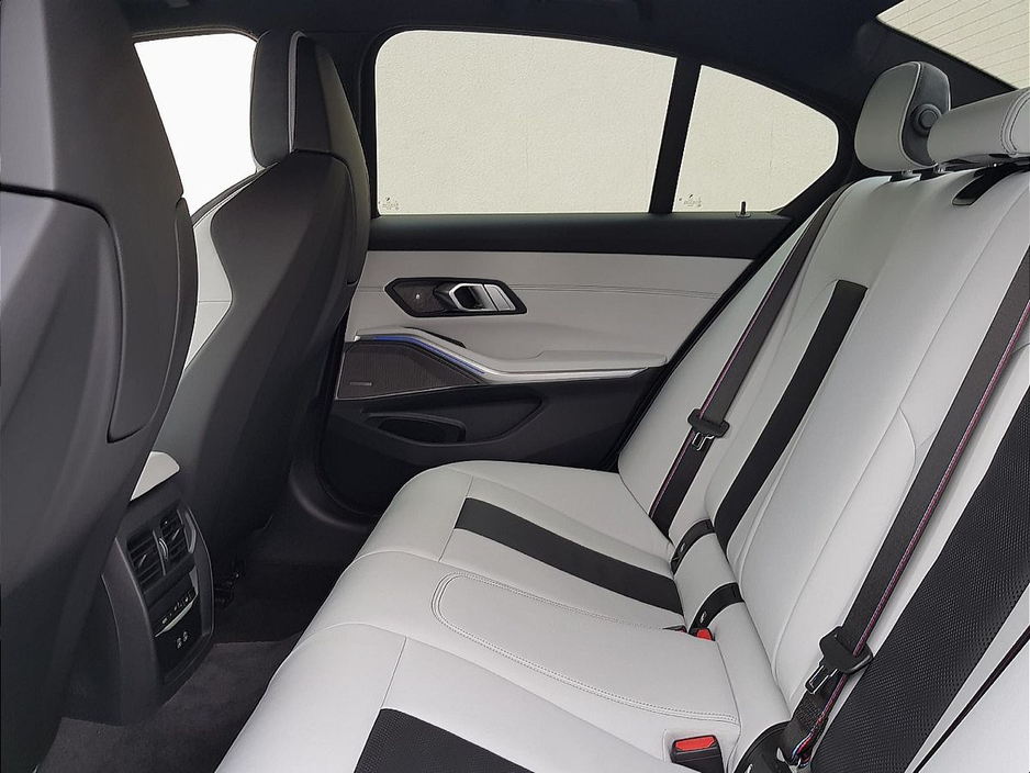 2022 BMW M3 Competition €84,995