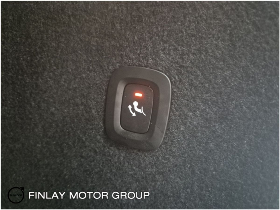 2019 Volvo XC40 T3 (163hp) Momentum 1 year warranty €26,950