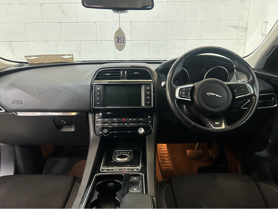 2018 Jaguar F-Pace 2.0 D R-SPORT PAN ROOF AUTO AWD €25,750