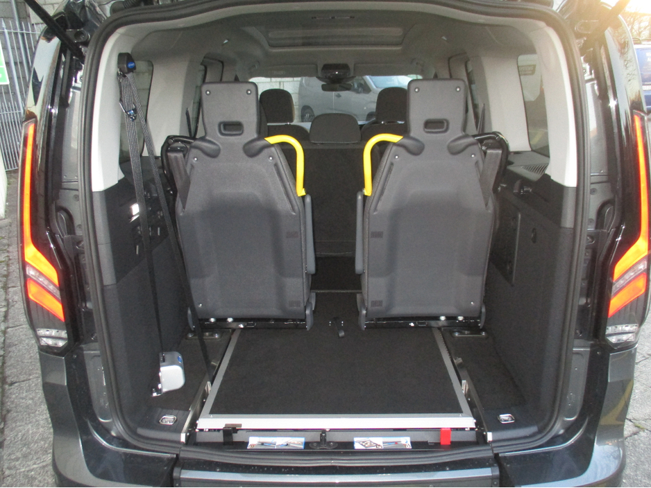 2026 Ford Tourneo Connect PLUG IN HYBRID WHEELCHAIR TAXI €68,000
