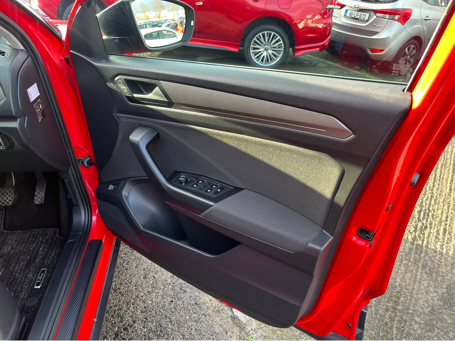 2021 Volkswagen T-Roc STYLE AUTOMATIC 2.0 DIESEL //LOW MILES//KEYLESS ENTRY//REVERSE CAMERA//ADAPTIVE CRUISE CONTROL//BLIND SPOT WARNING// €25,950