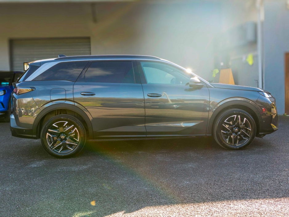 2025 Peugeot 5008 2025 Peugeot 5008 1.2 MHEV 145bhp E-DCS6 Allure €46,950