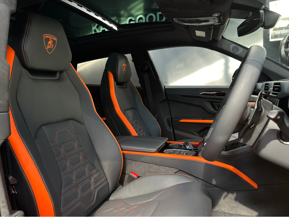 2025 Lamborghini Urus URUS S-E 4X4 V8 TWIN TURBO €359,950