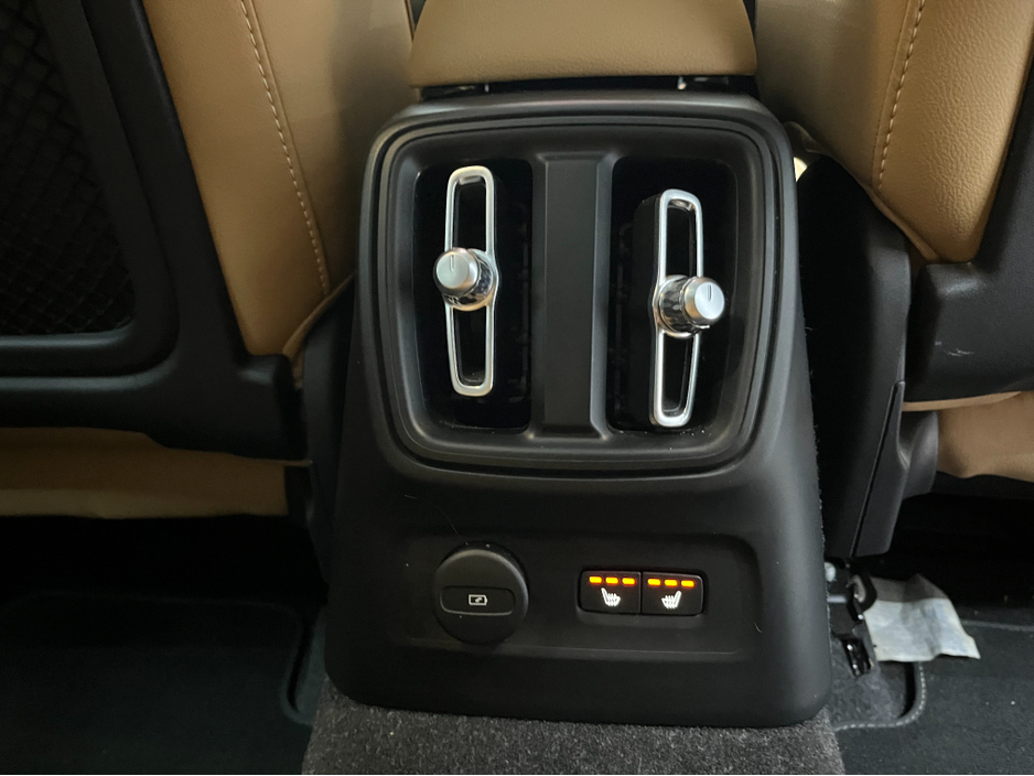 2022 Volvo XC40 €35950! 2022 VOLVO XC40 T5 RECHARGE PLUG-IN HYBRID 1.5 AUTOMATIC / CRUISE CONTROL / ELECTRIC MEMORY & HEATED SEATS / REAR HEATED SEATS / 360° PARKING CAMERA / APPLE CARPLAY / PANORAMIC SUNROOF €35,950