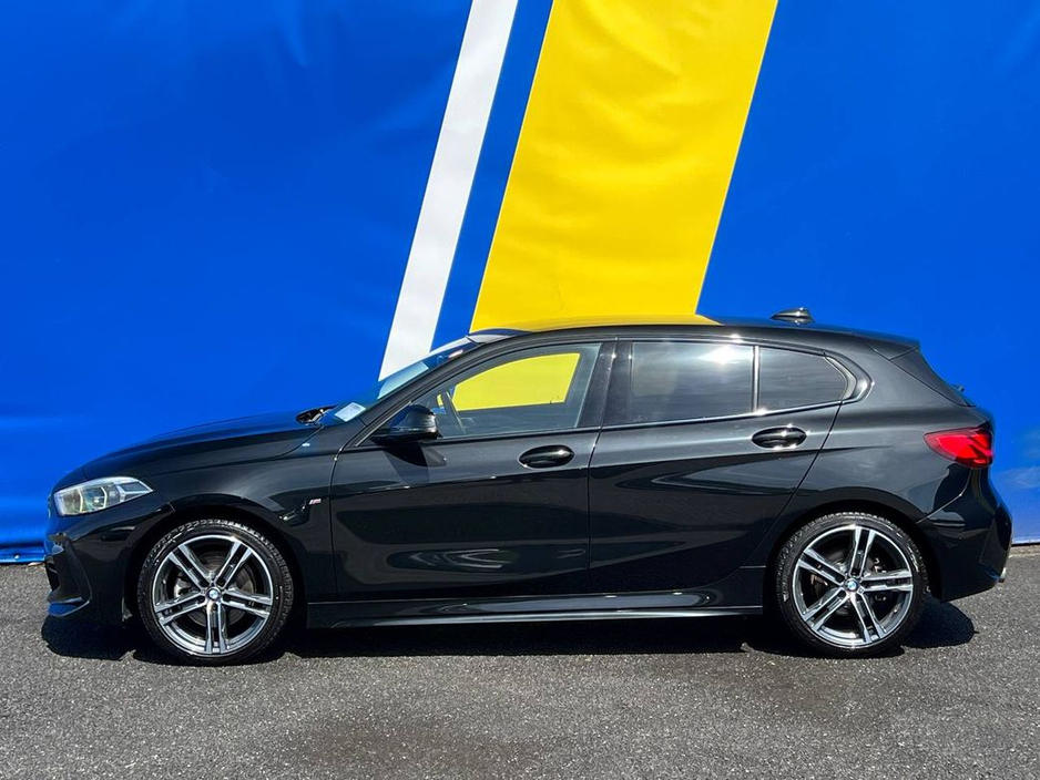 2022 BMW 1 Series 118d M-SPORT 2.0 AUTO // 18" DIAMOND CUT ALLOYS // 360 DEGREE SURROUND PARKING SENSORS // WIRELESS CHARGING BAY €29,950