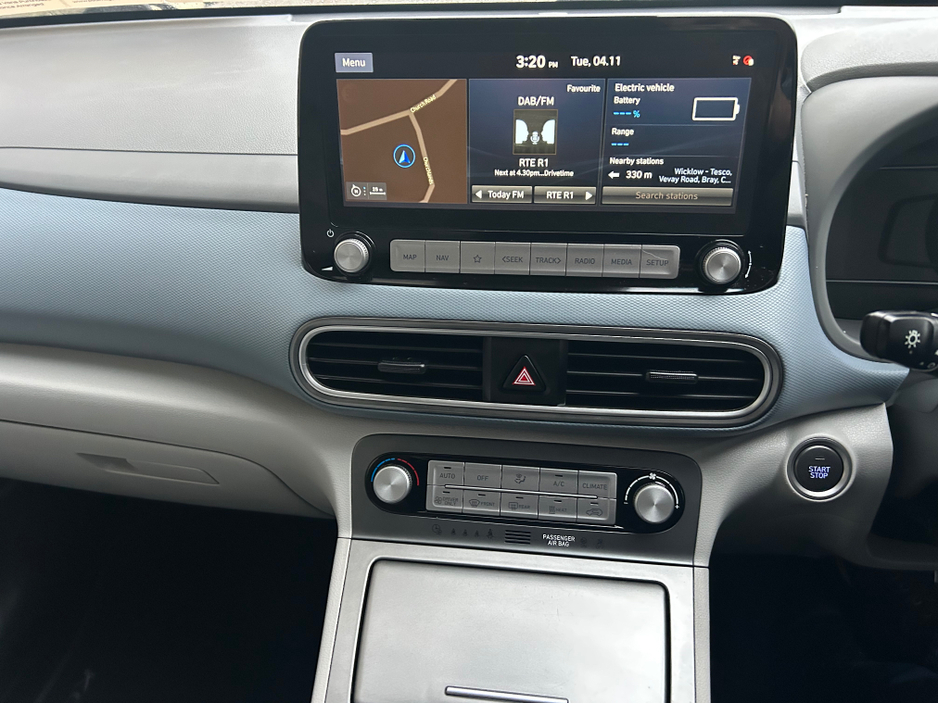 2021 Hyundai Kona KAUAI EV PREMIUM 5DR AUTO A**//**FULL CREAM LEATHER INTERIOR WITH HEATED FRONT SEATS**//**SAT NAV**//**REVERSING CAMERA**//**SPEED SIGN RECOGNITION**//**LANE DEPARTURE WARNING**//**TRADE IN WELCOME!!! €18,222