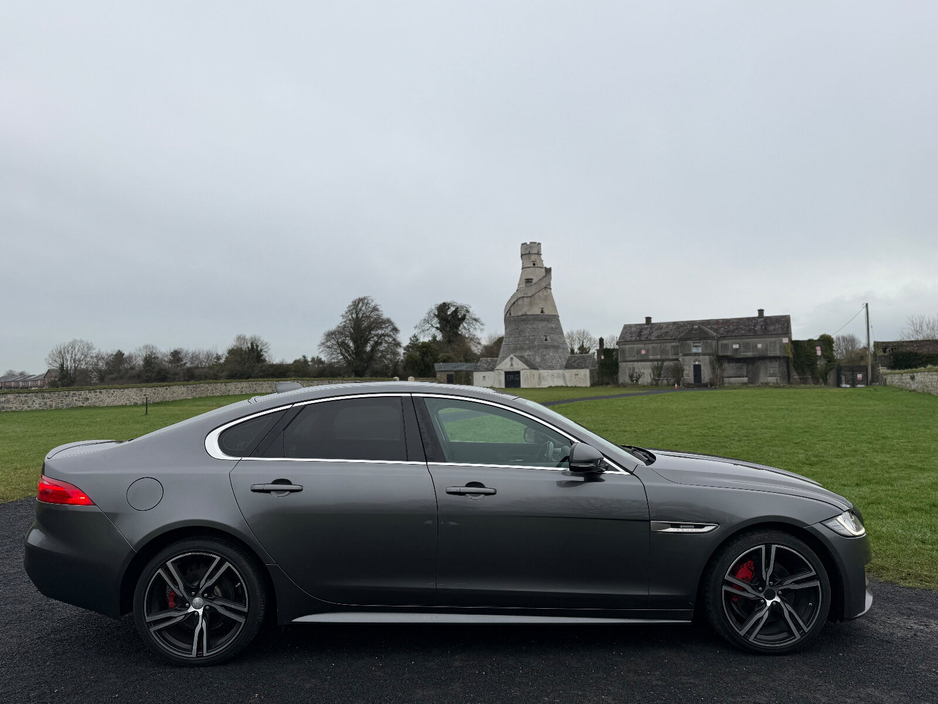 2017 Jaguar XF 2.0 D 163PS R-Sport Manual €10,990