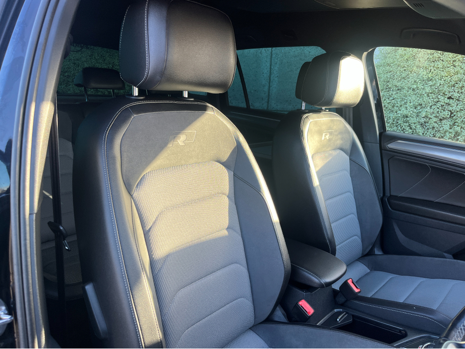2020 Volkswagen Tiguan R-LINE 4MOTION AUTOMATIC 2.0 DIESEL //HIGH SPEC//360 PARKING CAMERAS//HEAD UP DISPLAY//HEATED FRONT AND REAR SEATS// €34,950